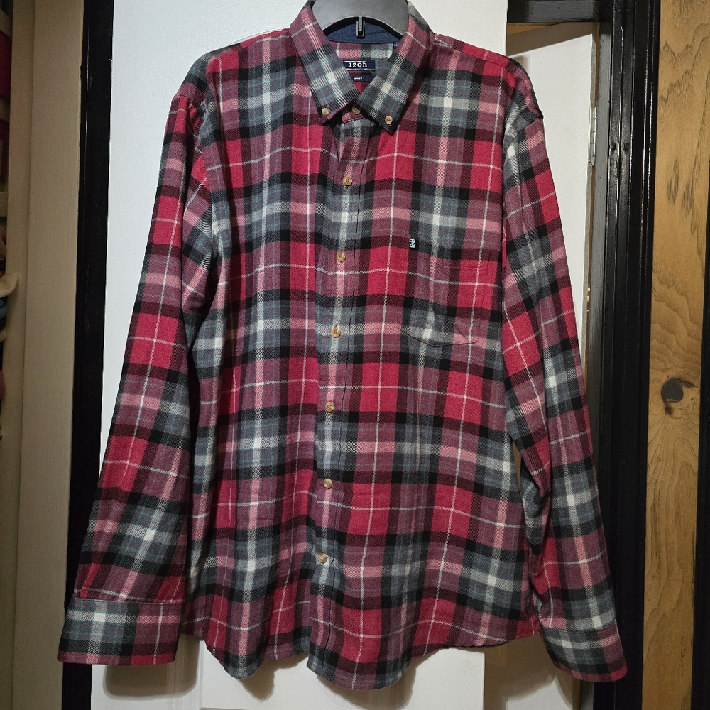 Izod Men's Slim Fit Plaid Buttoned Down Shirt in XXL
